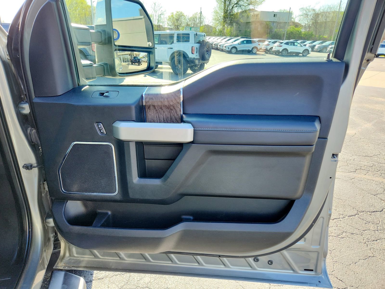 Used 2019 Ford F350 Lariat w/ Chrome Package image 26