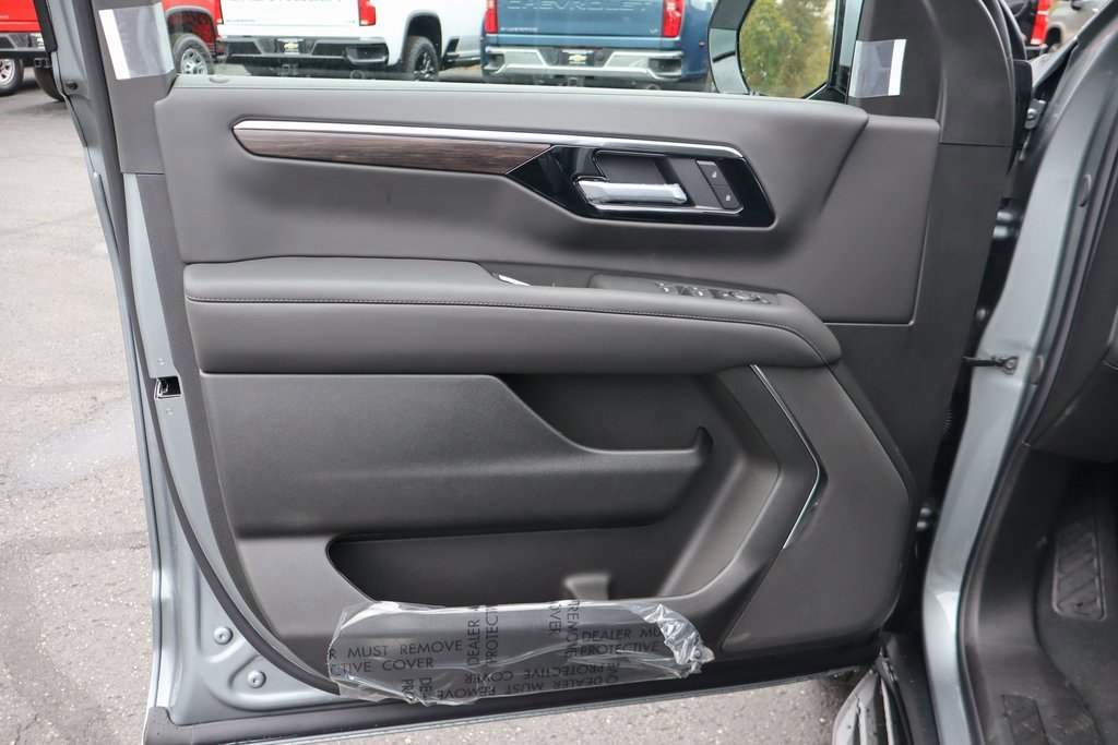 New 2026 Chevrolet Suburban LS w/ LPO, Dark Essentials Package image 3