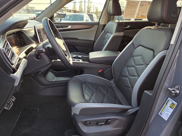 Used 2025 Volkswagen Atlas Peak Edition SE AWD/4WD image 9