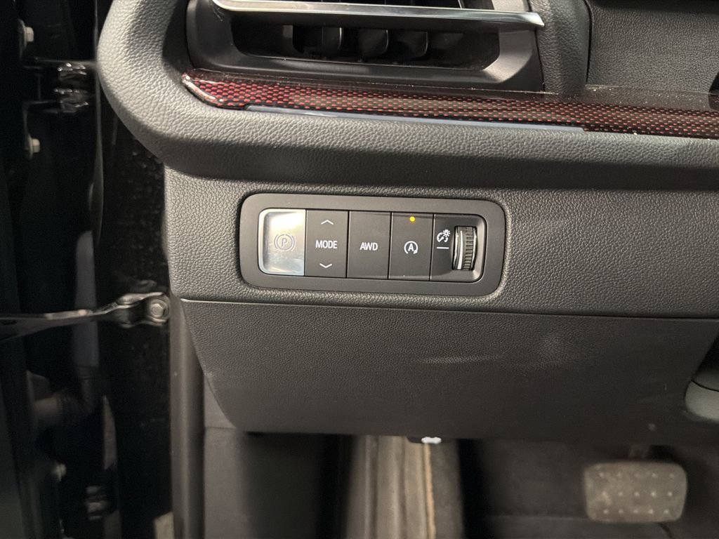 Used 2025 Chevrolet Traverse Z71 AWD/4WD image 17