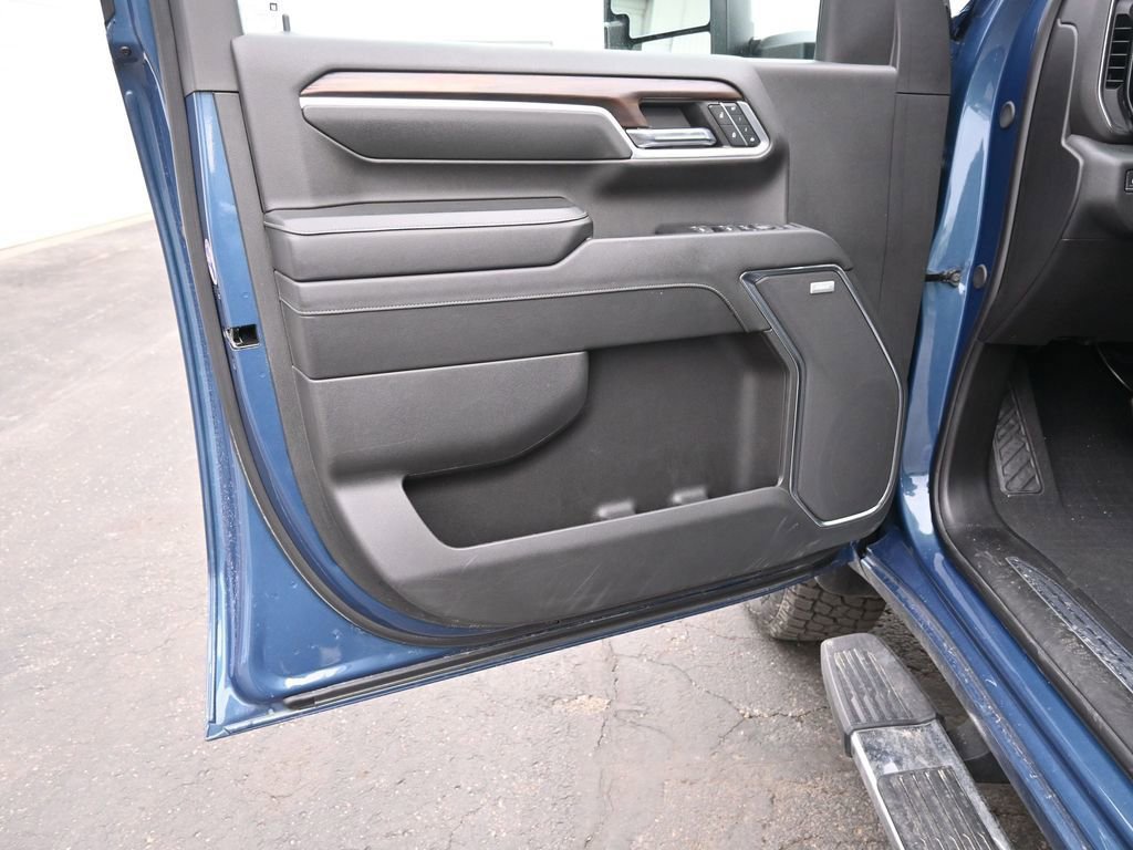 Used 2024 GMC Sierra 3500 SLT w/ SLT Premium Package image 30