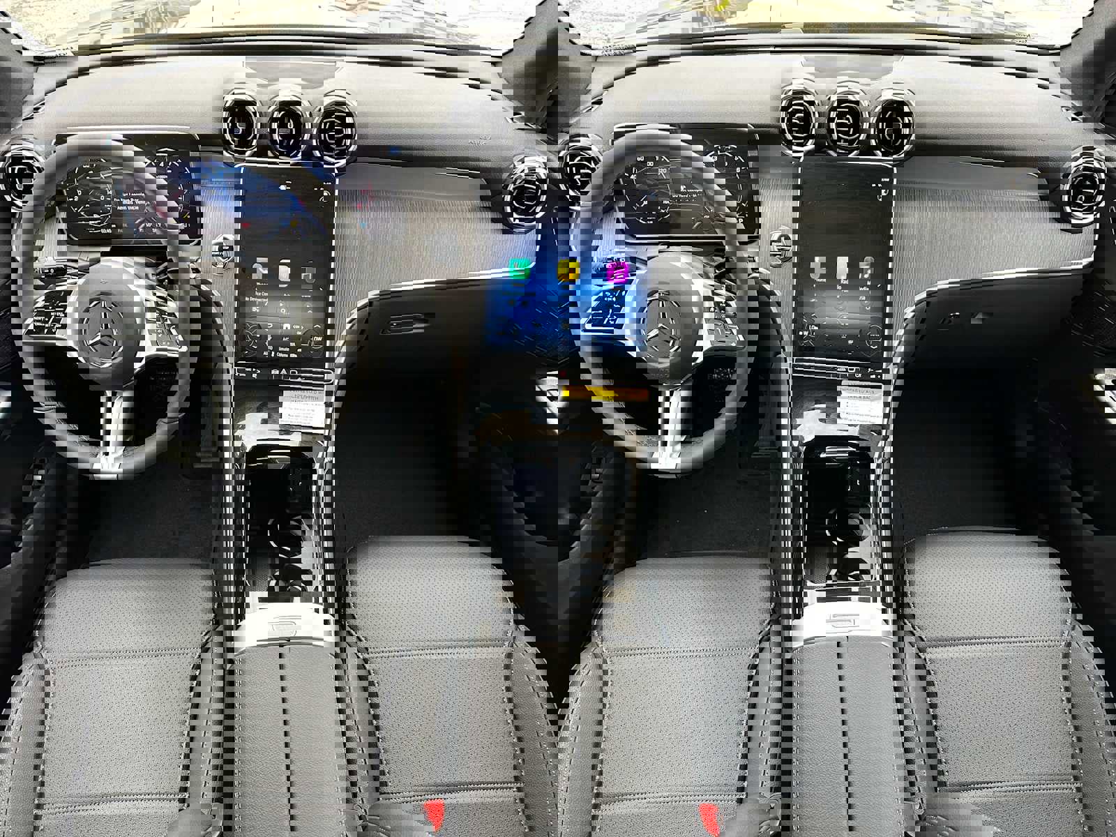 Used 2025 Mercedes-Benz GLC 300 4MATIC image 21