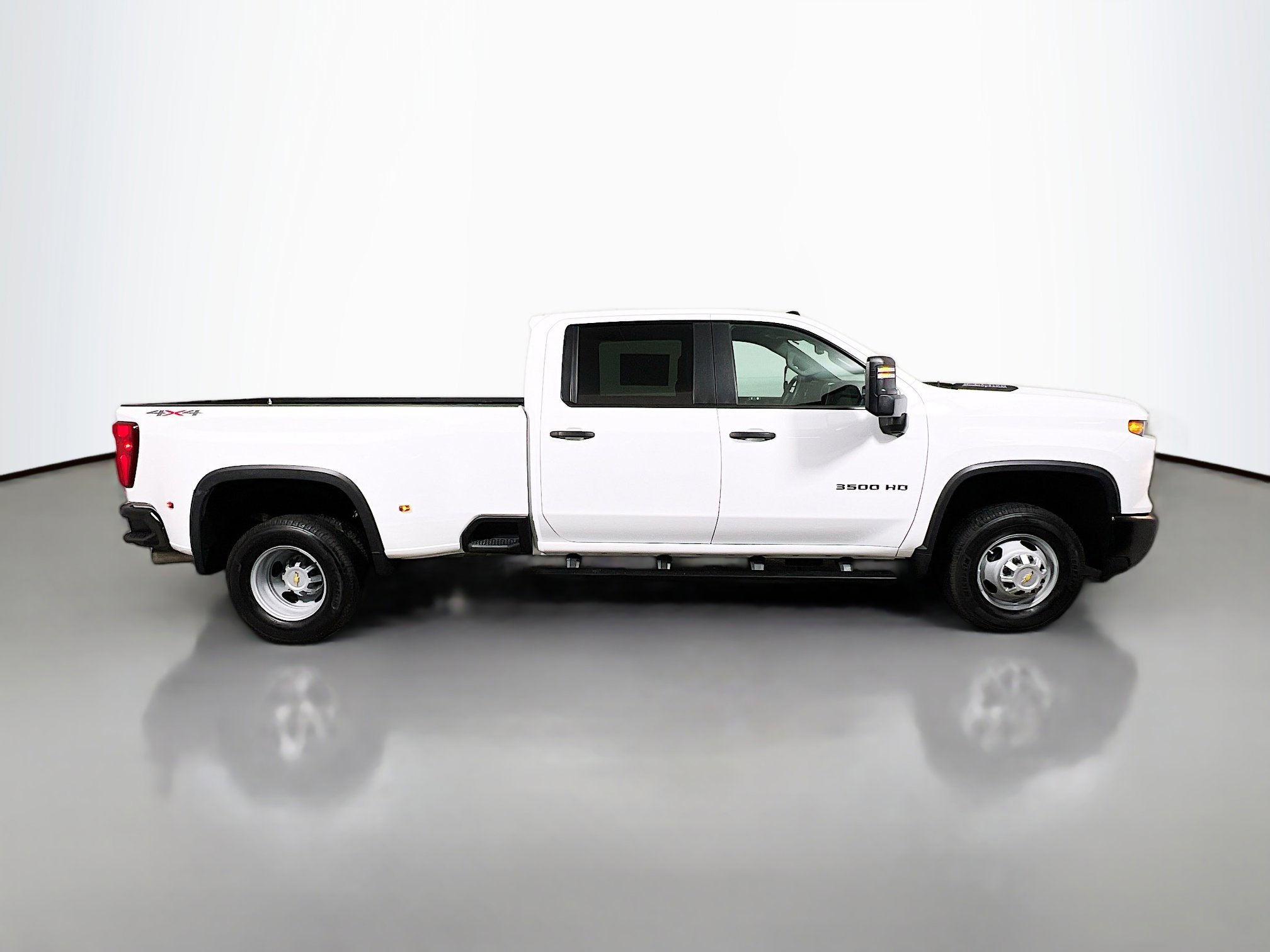 Used 2025 Chevrolet Silverado 3500 W/T image 3