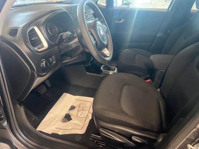 Used 2020 Jeep Renegade Sport w/ Sport Appearance Group AWD/4WD image 24