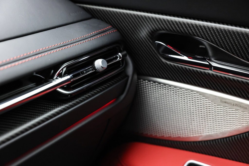 Used 2025 Aston Martin DB12 Coupe image 19