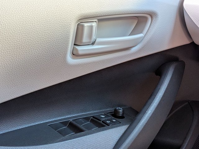 Used 2025 Toyota Corolla LE FWD image 4