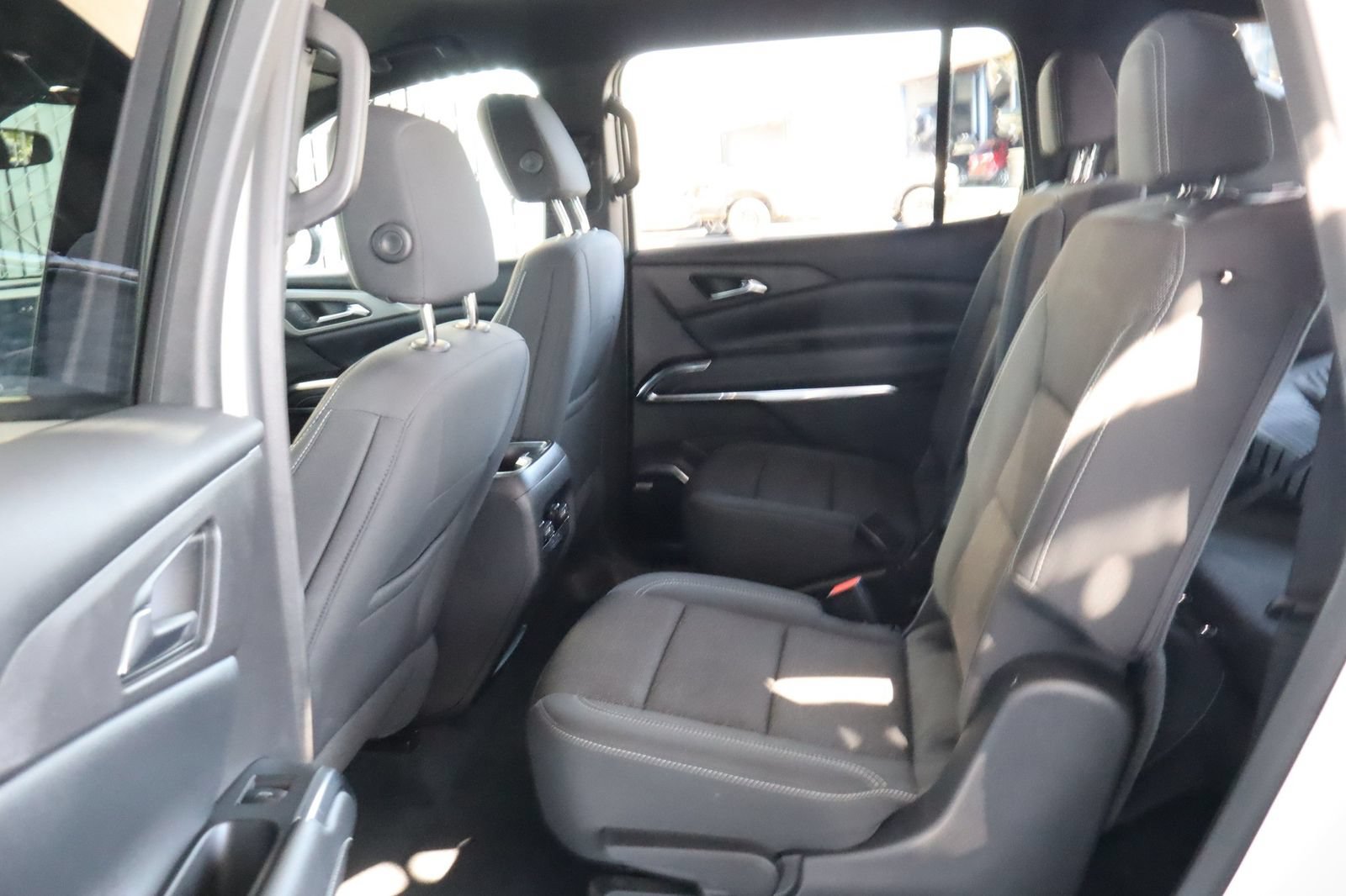 Used 2025 Chevrolet Traverse LT w/ Enhanced Driving Package AWD/4WD image 36