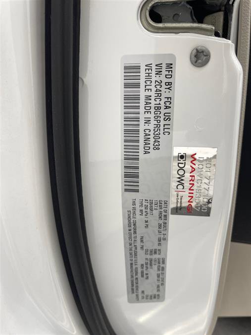 Used 2023 Chrysler Pacifica Touring-L image 12