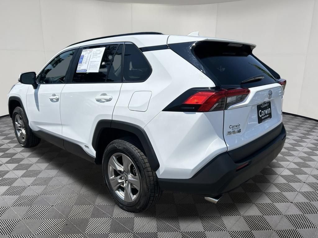 Used 2025 Toyota RAV4 XLE AWD/4WD image 5