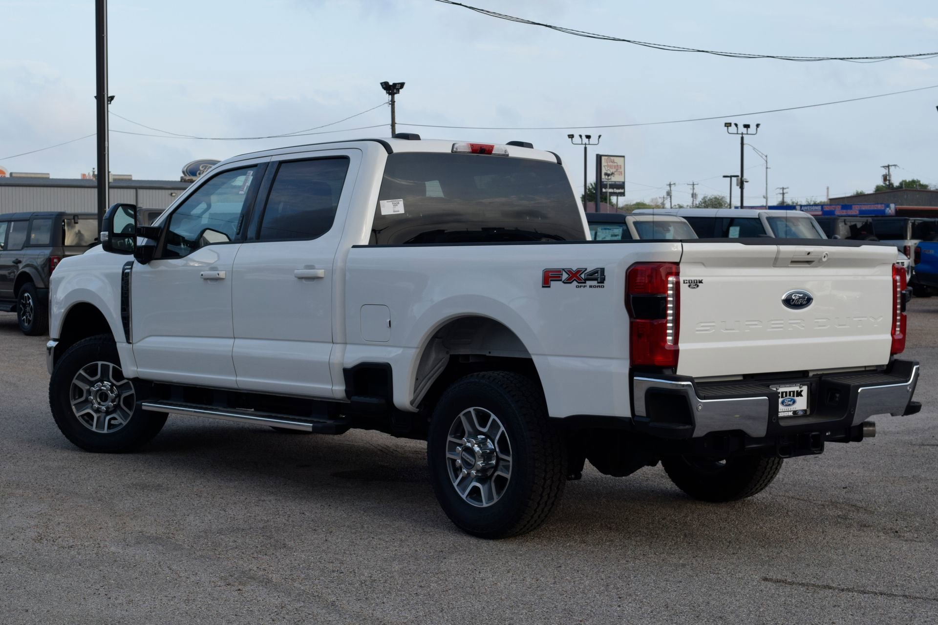 New 2026 Ford F250 Lariat w/ FX4 Off-Road Package image 4