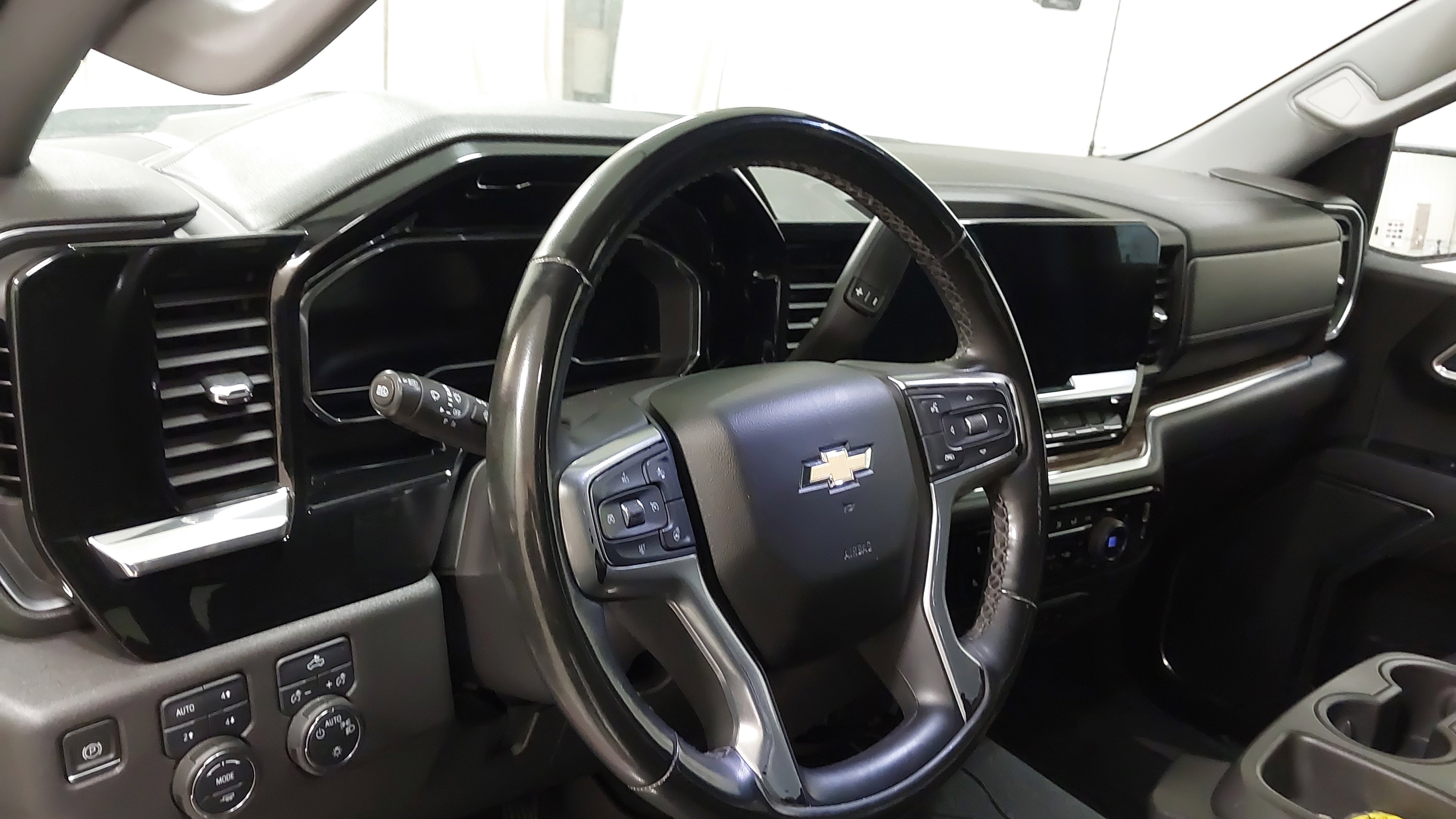 Certified 2023 Chevrolet Silverado 1500 LT w/ Z71 Off-Road Package image 17