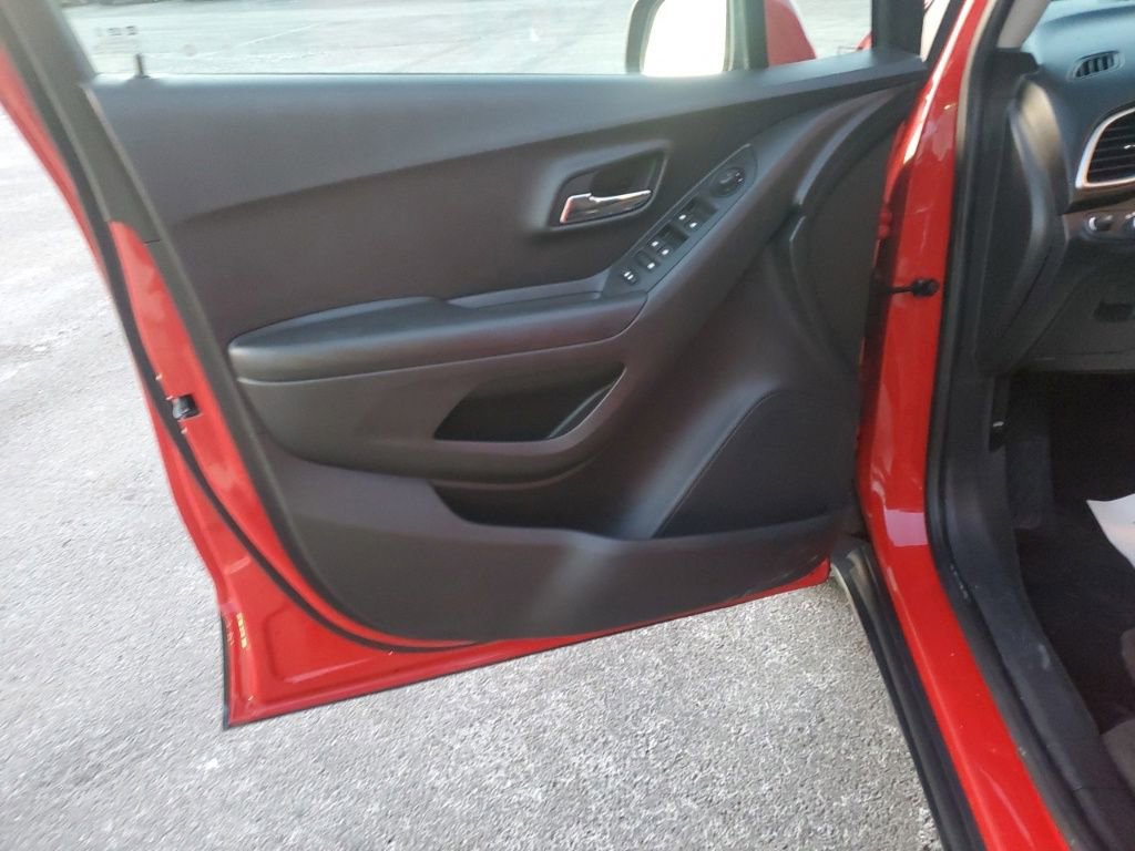 Used 2020 Chevrolet Trax LS w/ Tint and Cruise Package image 12