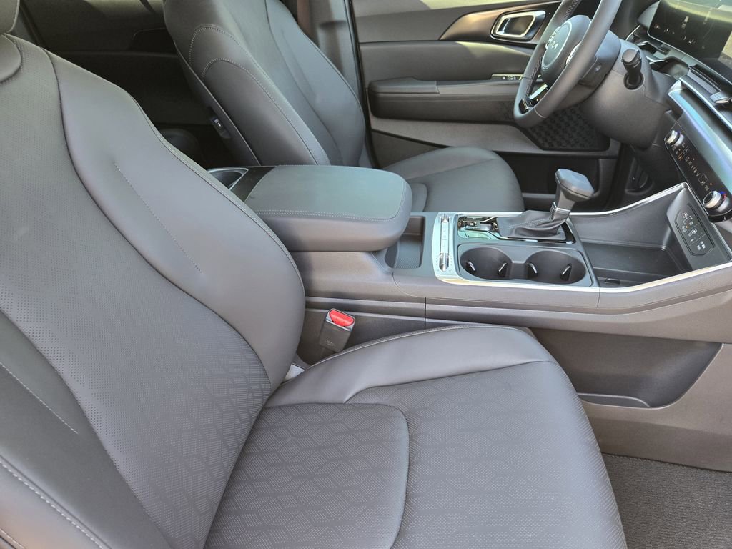 New 2026 Kia Carnival SX w/ SX Dark Edition Package FWD image 10