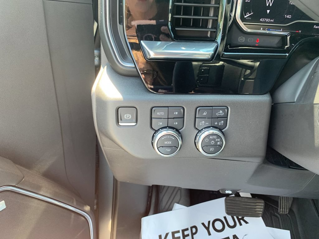 Used 2024 GMC Sierra 1500 SLT w/ SLT Premium Plus Package AWD/4WD image 28