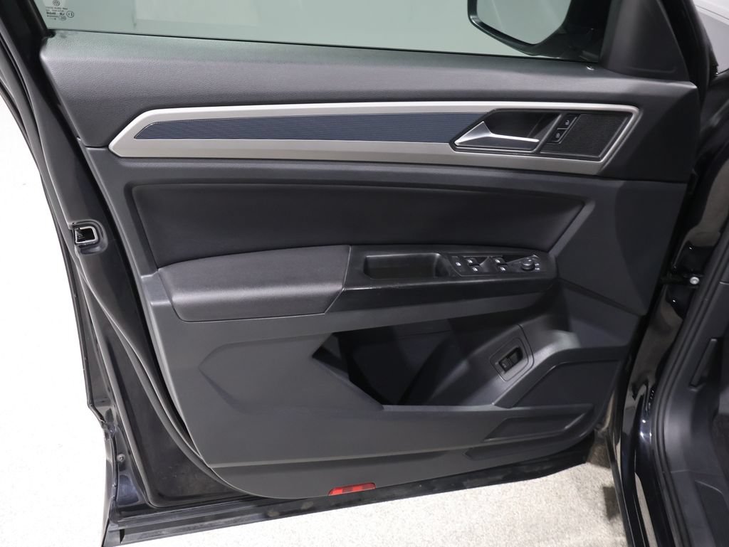 Used 2020 Volkswagen Atlas Cross Sport SE w/ Panoramic Sunroof Package AWD/4WD image 13