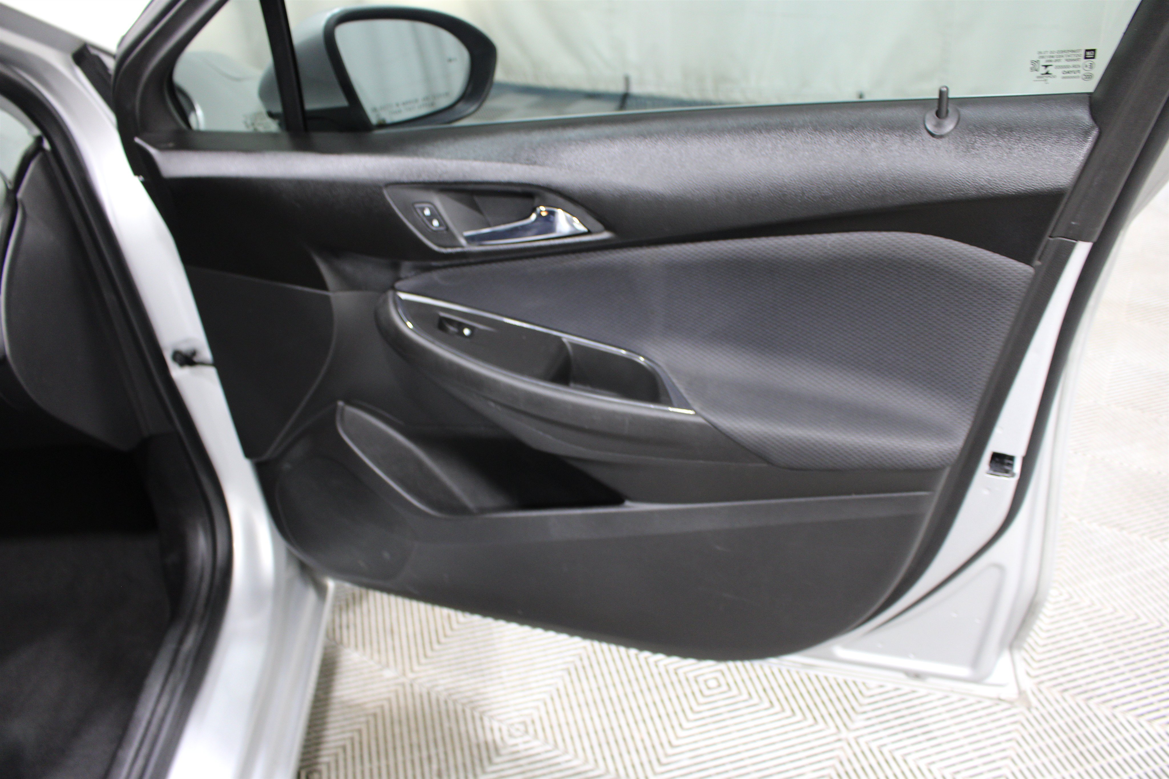 Used 2019 Chevrolet Cruze LT w/ Convenience Package FWD image 27