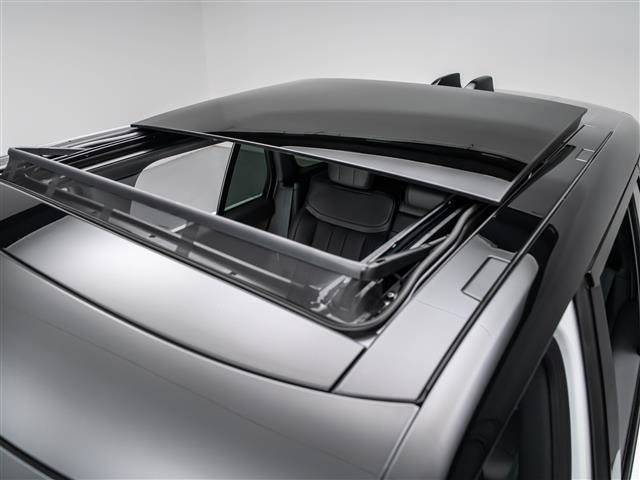 Used 2025 Land Rover Range Rover SE image 13