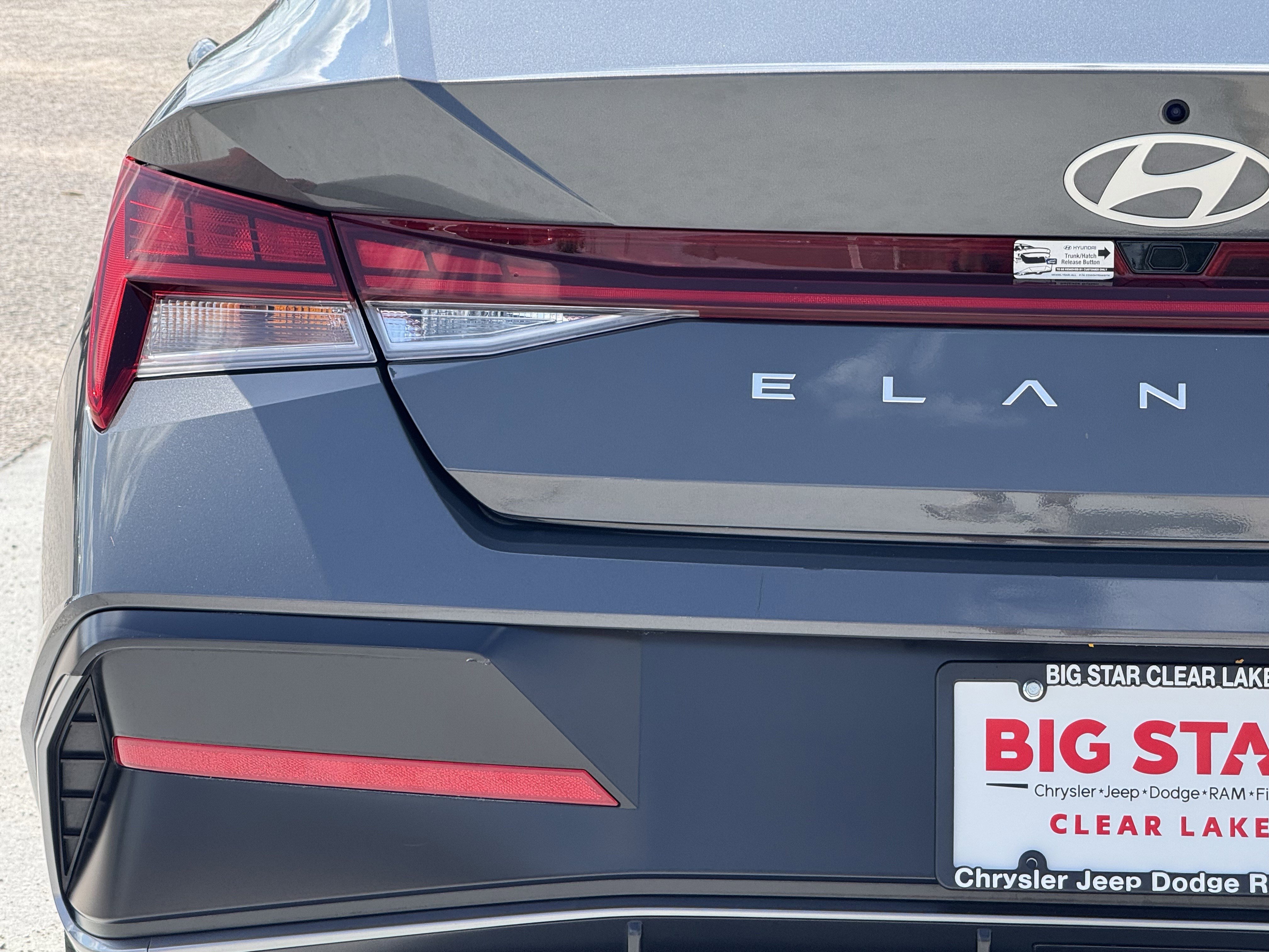 Used 2025 Hyundai Elantra SEL FWD image 12