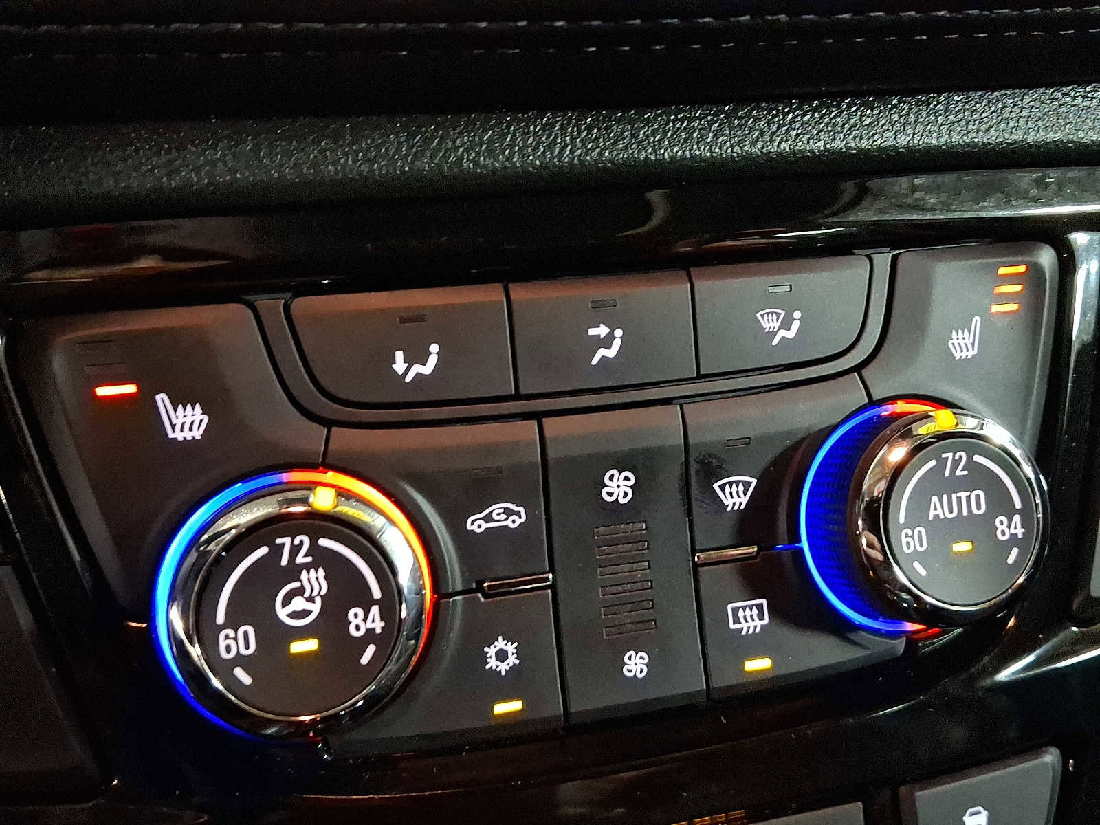 Used 2019 Buick Encore Essence w/ Experience Buick Package image 15