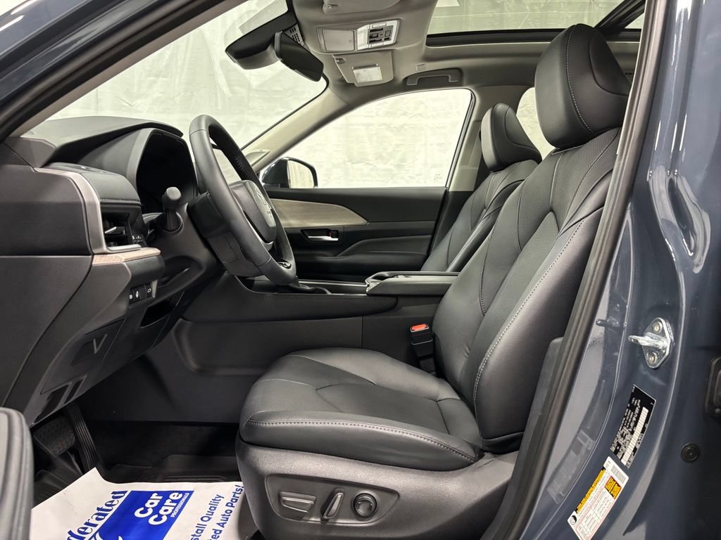 Used 2026 Toyota Grand Highlander AWD image 14