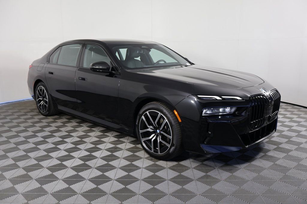 Used 2023 BMW 740i w/ Parking Assistance Package RWD image 3