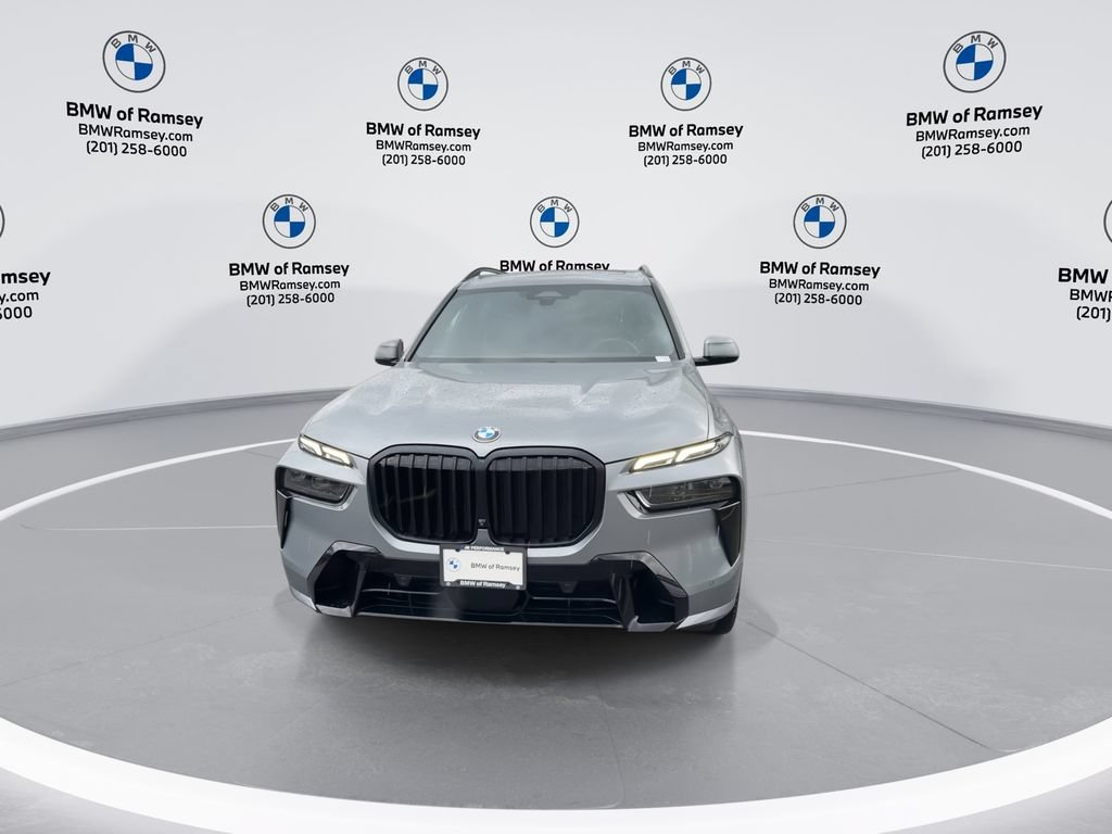 Used 2024 BMW X7 xDrive40i w/ M Sport Package AWD/4WD image 3