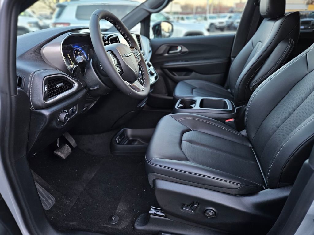 New 2026 Chrysler Pacifica Select image 17