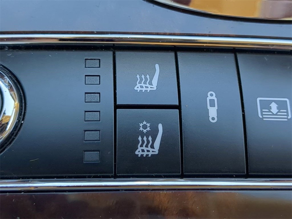 Used 2018 Bentley Flying Spur W12 image 23