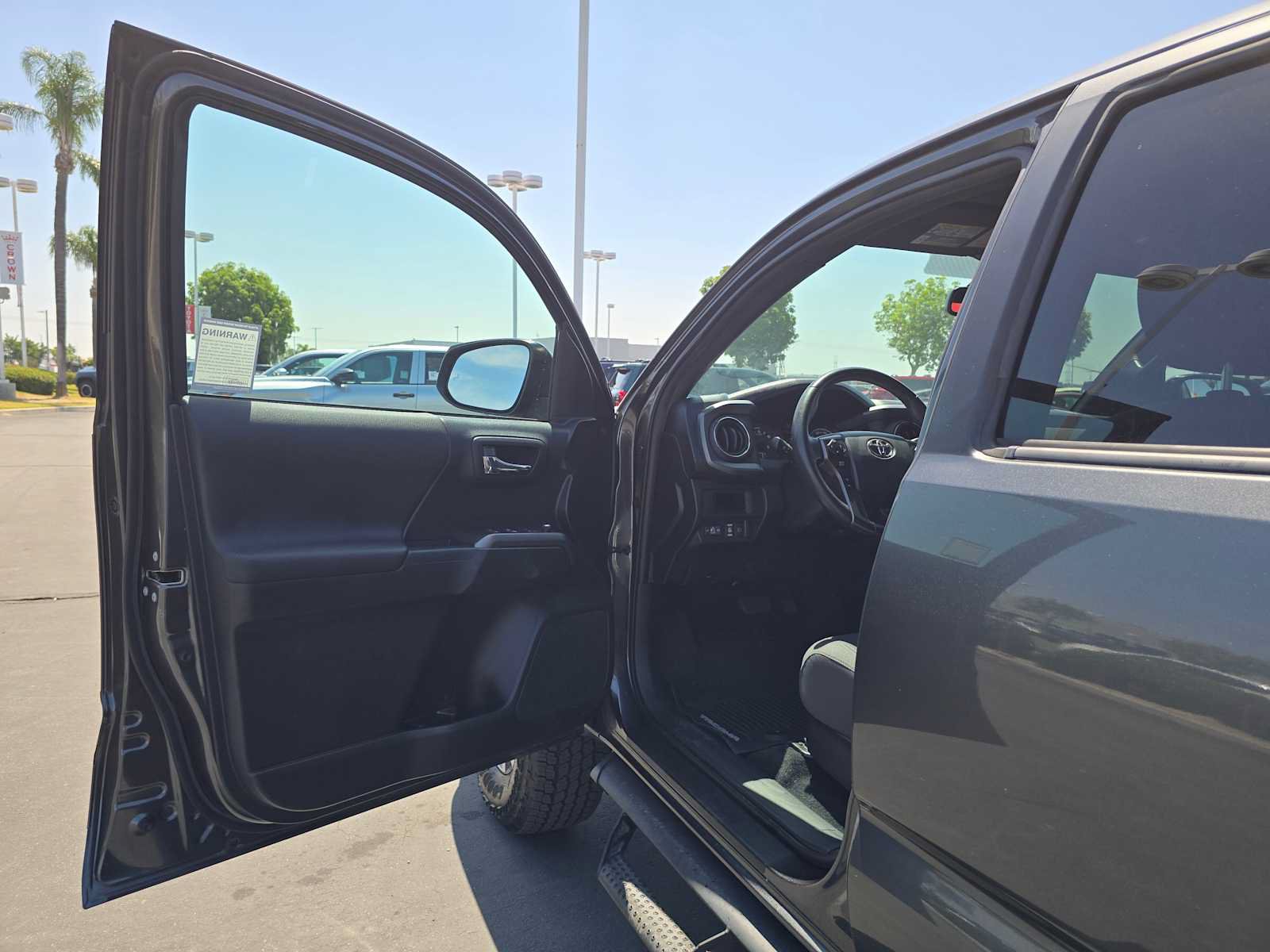 Used 2018 Toyota Tacoma TRD Off-Road w/ Technology Package AWD/4WD image 21