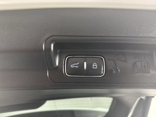 Used 2023 Ford Explorer ST-Line AWD/4WD image 36