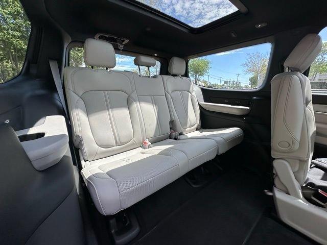 New 2026 Jeep Grand Wagoneer Limited AWD/4WD image 32