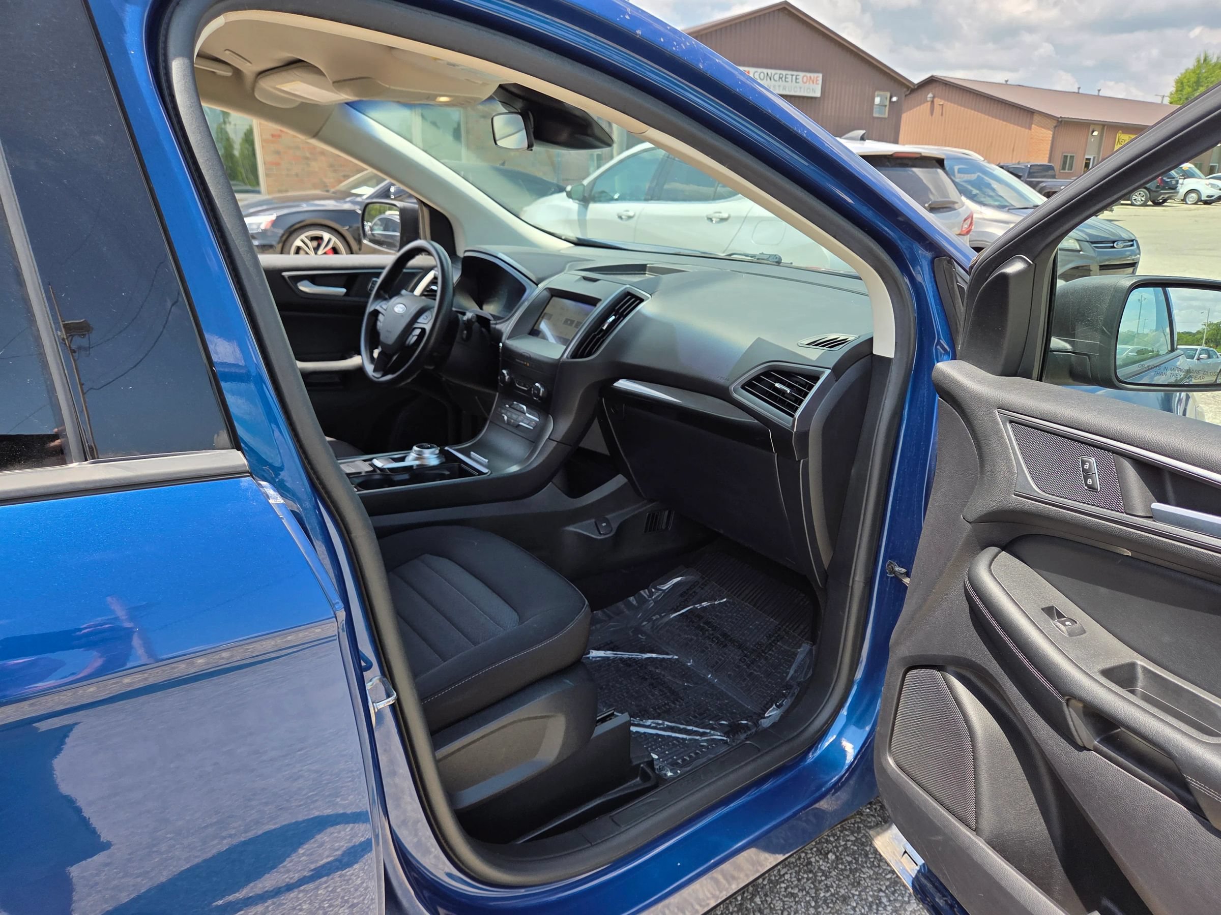 Used 2020 Ford Edge SE FWD image 24