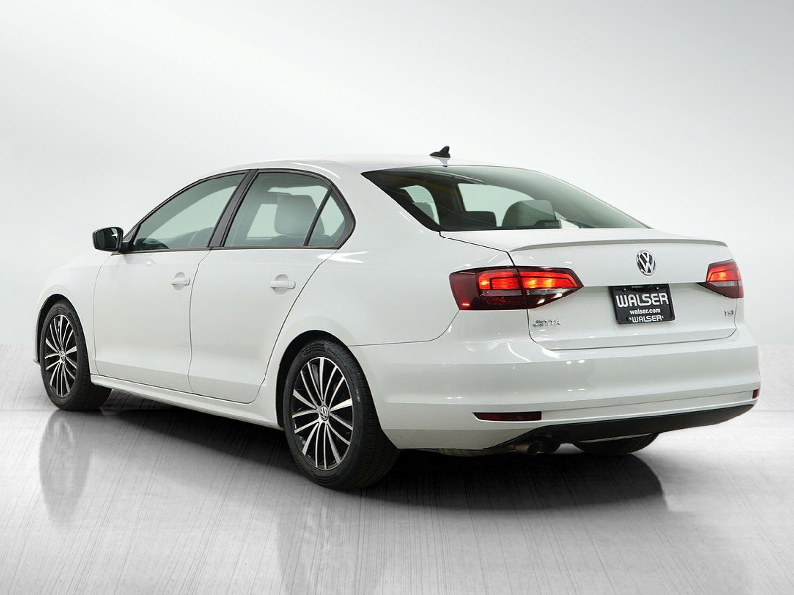 Used 2016 Volkswagen Jetta Sport FWD image 3