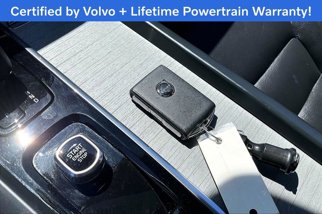 Used 2025 Volvo XC60 B5 Plus image 14