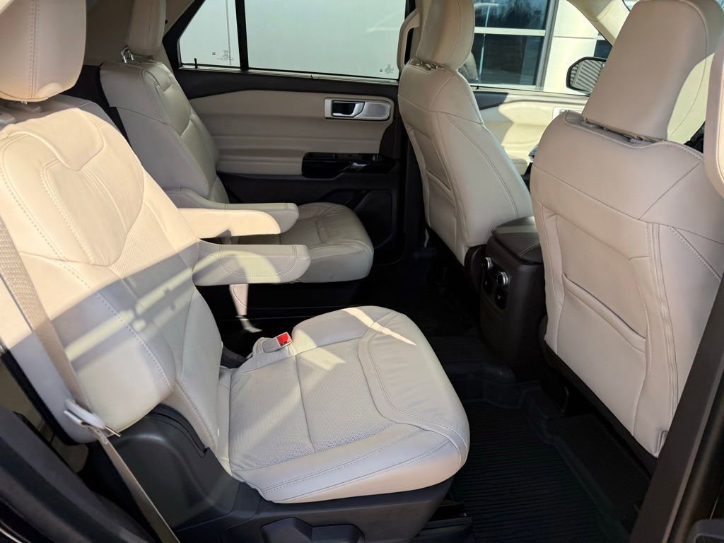 Used 2023 Ford Explorer Platinum w/ Technology Package image 13