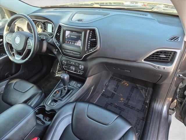 Used 2019 Jeep Cherokee Latitude Plus w/ Cold Weather Group AWD/4WD image 20