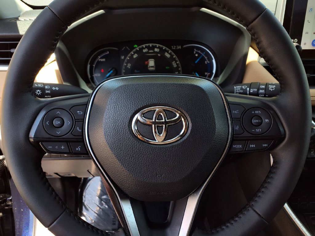 Certified 2025 Toyota RAV4 XLE w/ Convenience Package AWD/4WD image 13