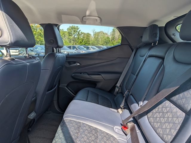 Used 2022 Chevrolet Bolt EUV LT w/ Convenience Package FWD image 17