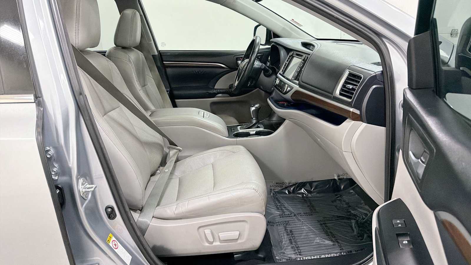 Used 2014 Toyota Highlander Limited FWD image 31