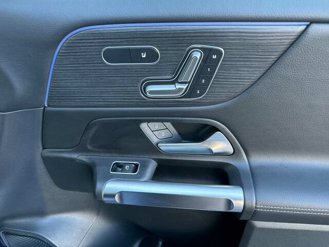 Used 2026 Mercedes-Benz GLB 250 4MATIC image 20