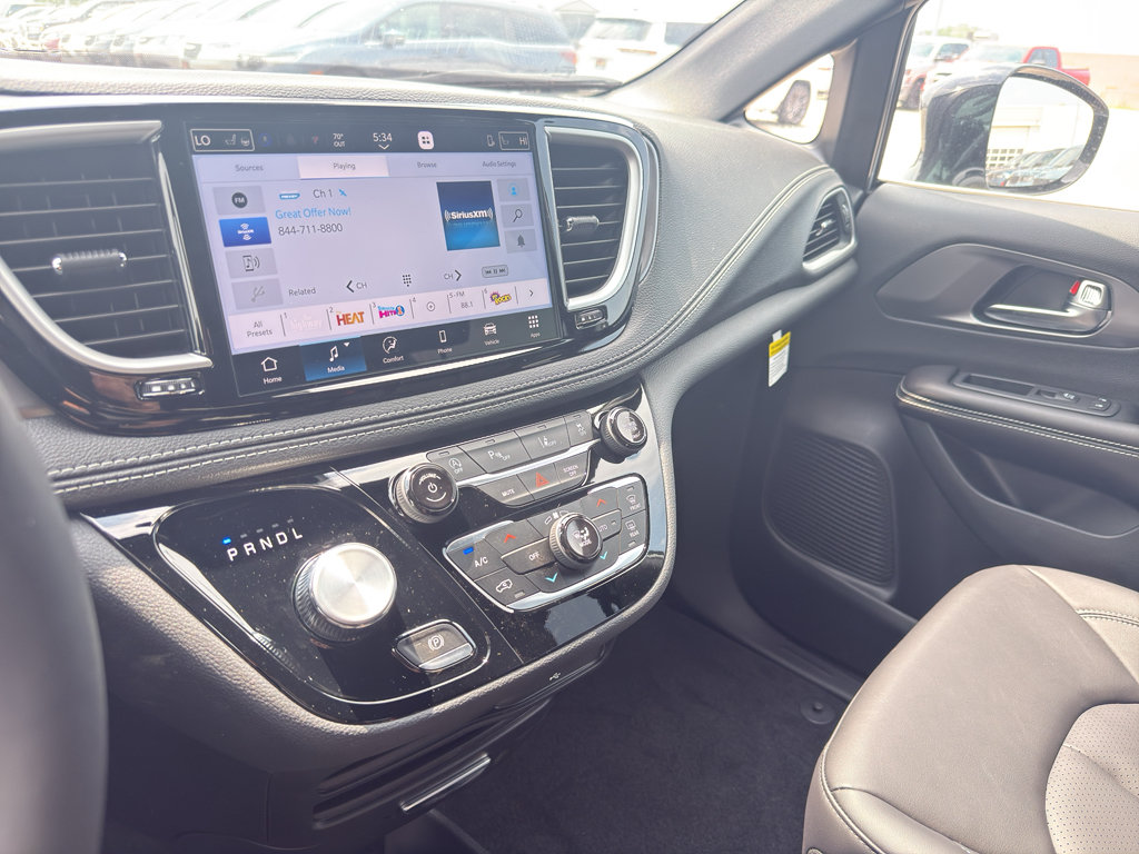 New 2026 Chrysler Pacifica Select FWD image 20