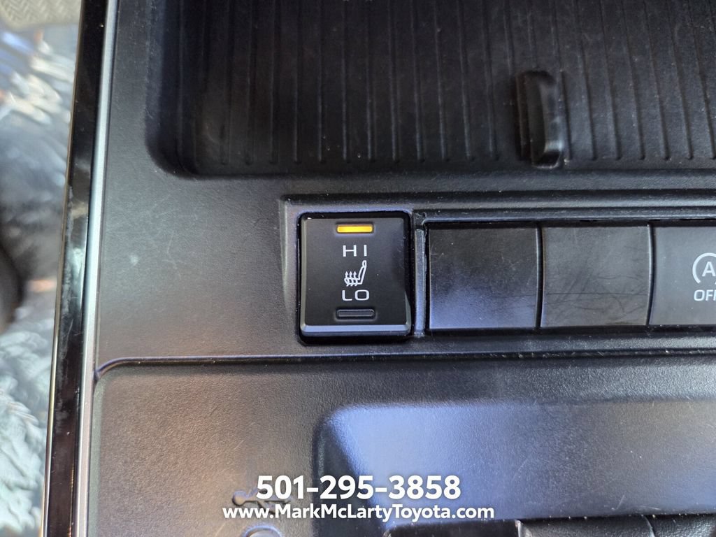 Used 2026 Toyota Corolla Cross XLE FWD image 28