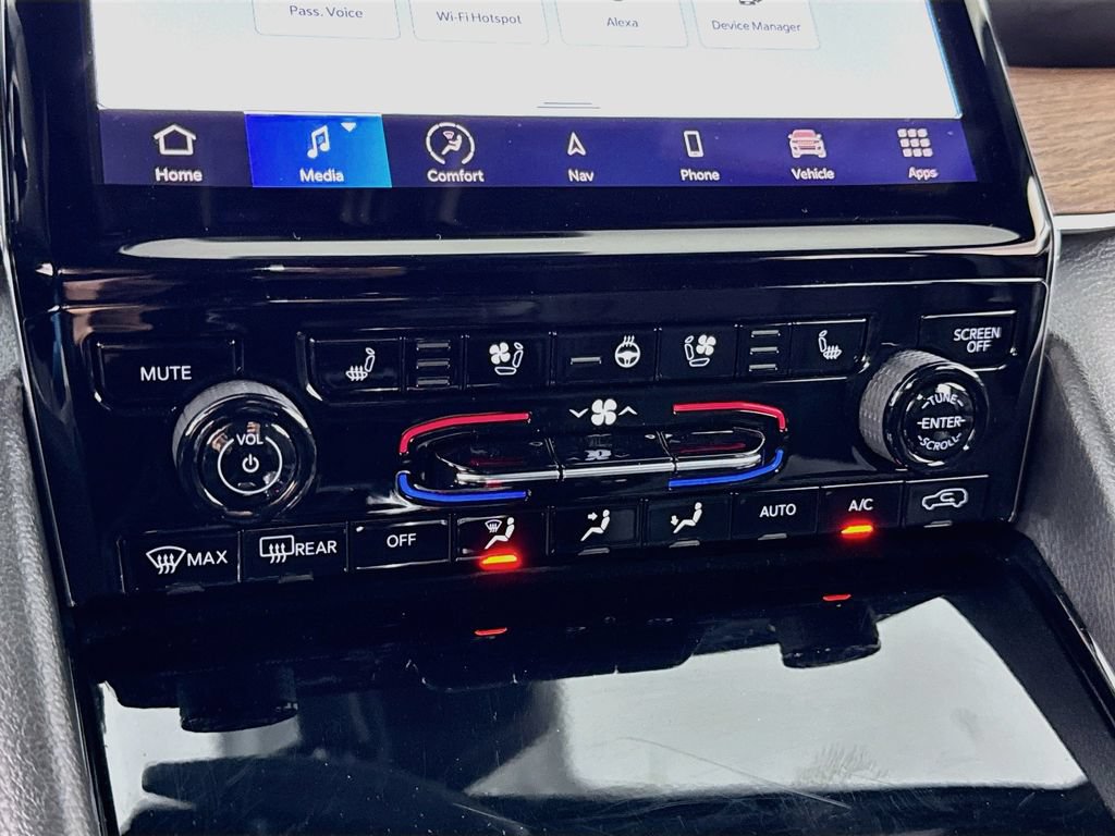 Used 2022 Jeep Grand Cherokee Summit w/ Luxury Tech Group V AWD/4WD image 22