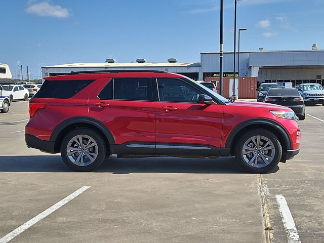Used 2023 Ford Explorer XLT w/ Equipment Group 202A RWD image 4