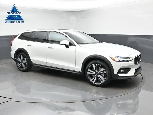 New 2026 Volvo V60 B5 Cross Country Plus w/ Climate Package AWD/4WD image 1