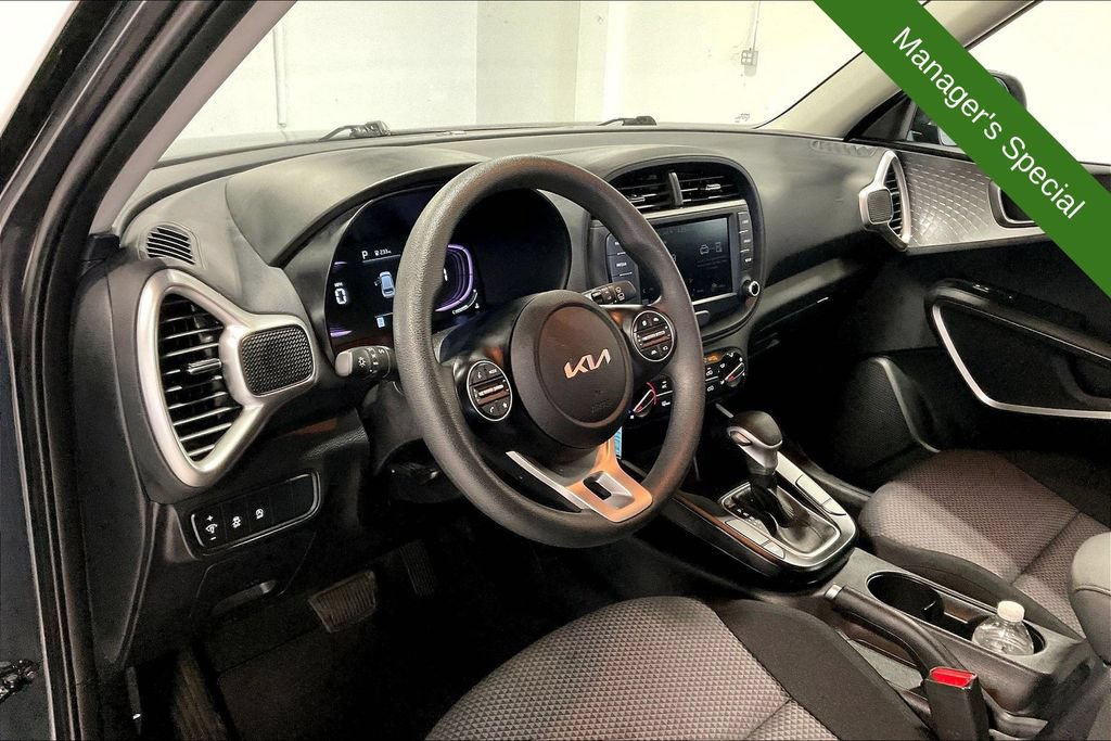 Used 2025 Kia Soul LX w/ LX Technology Package FWD image 16