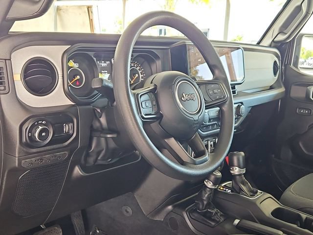 Used 2025 Jeep Wrangler Unlimited Sport AWD/4WD image 11