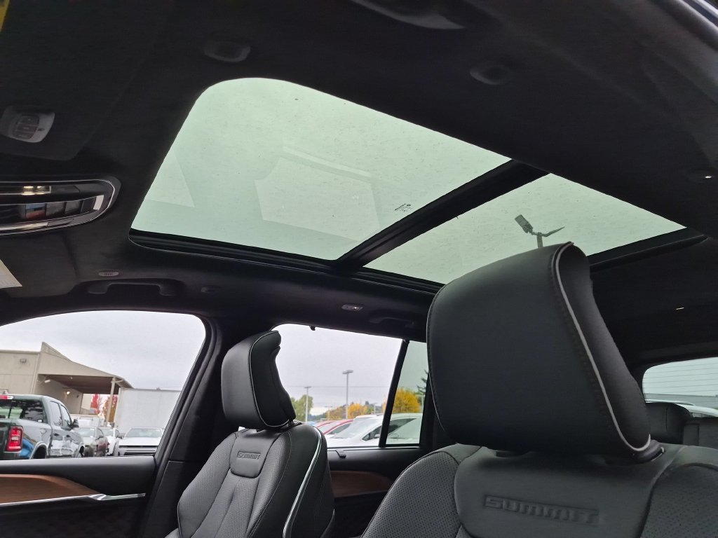 New 2027 Jeep Grand Cherokee Summit AWD/4WD image 28