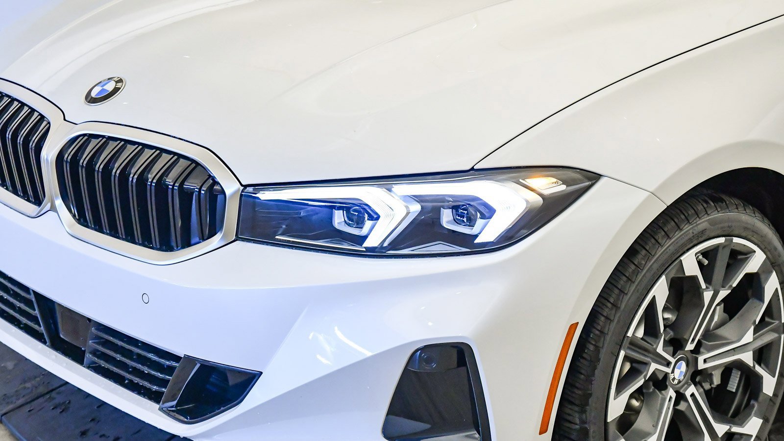 New 2026 BMW 330i xDrive Sedan w/ Premium Package image 9