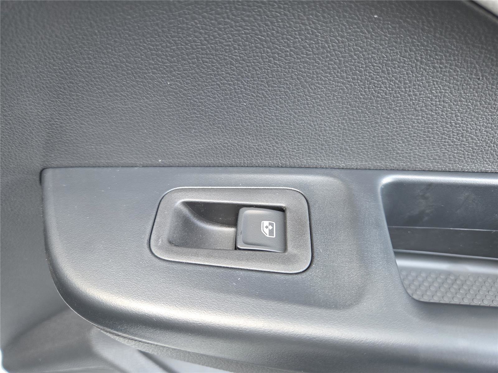 New 2025 Volkswagen Taos SE image 31